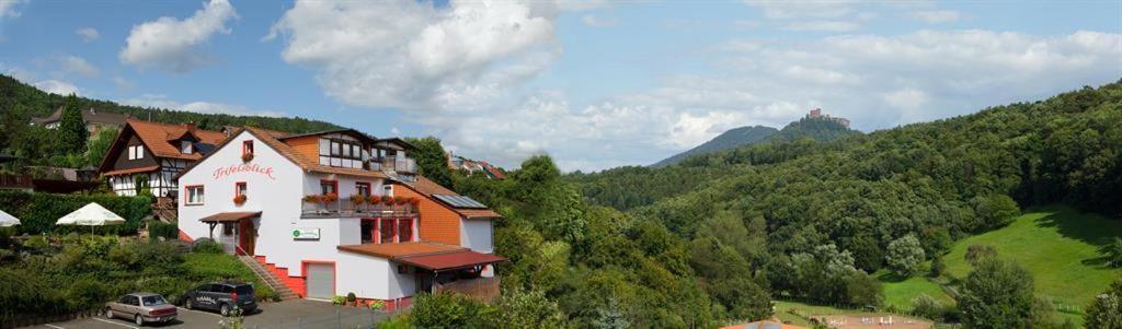 Gasthaus Trifelsblick Wernersberg Buitenkant foto